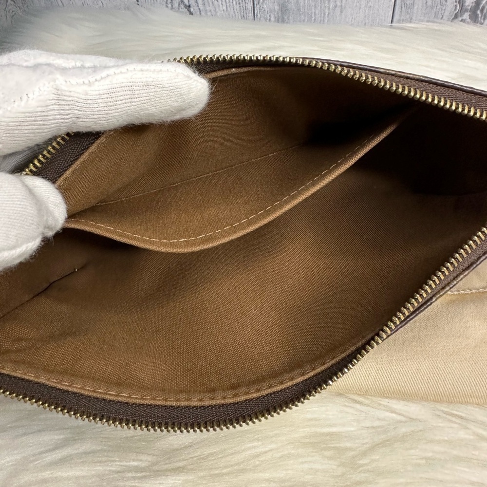LOUIS VUITTON pochette accesory bag in monogram - Picture 11 of 17